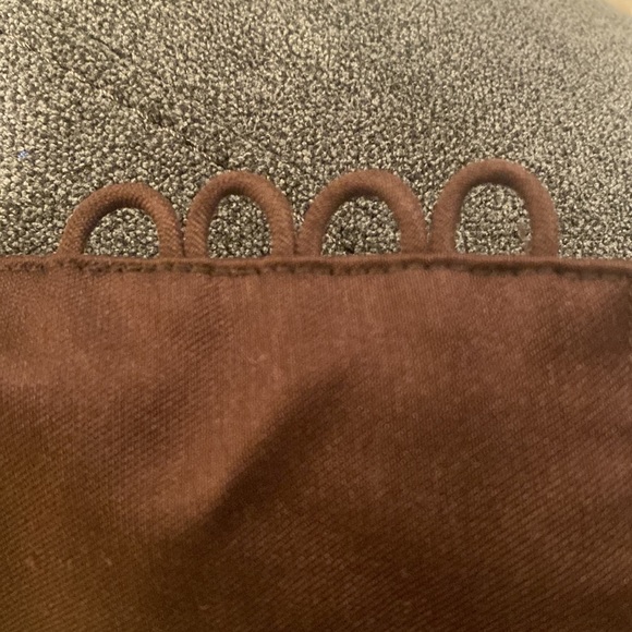 Now on Sale!! Tory Burch Women's Geometric Print Top - Brown and Cream. Size 4 - Picture 6 of 6